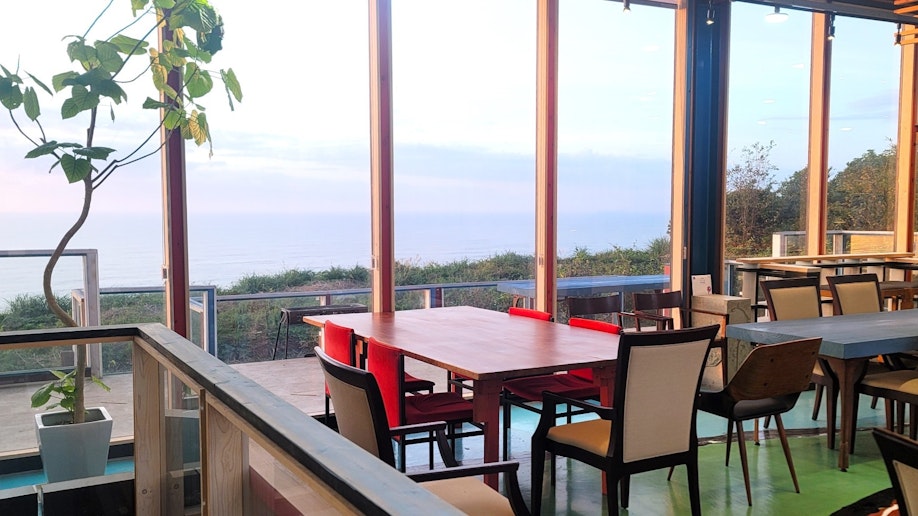 カフェラウンジ