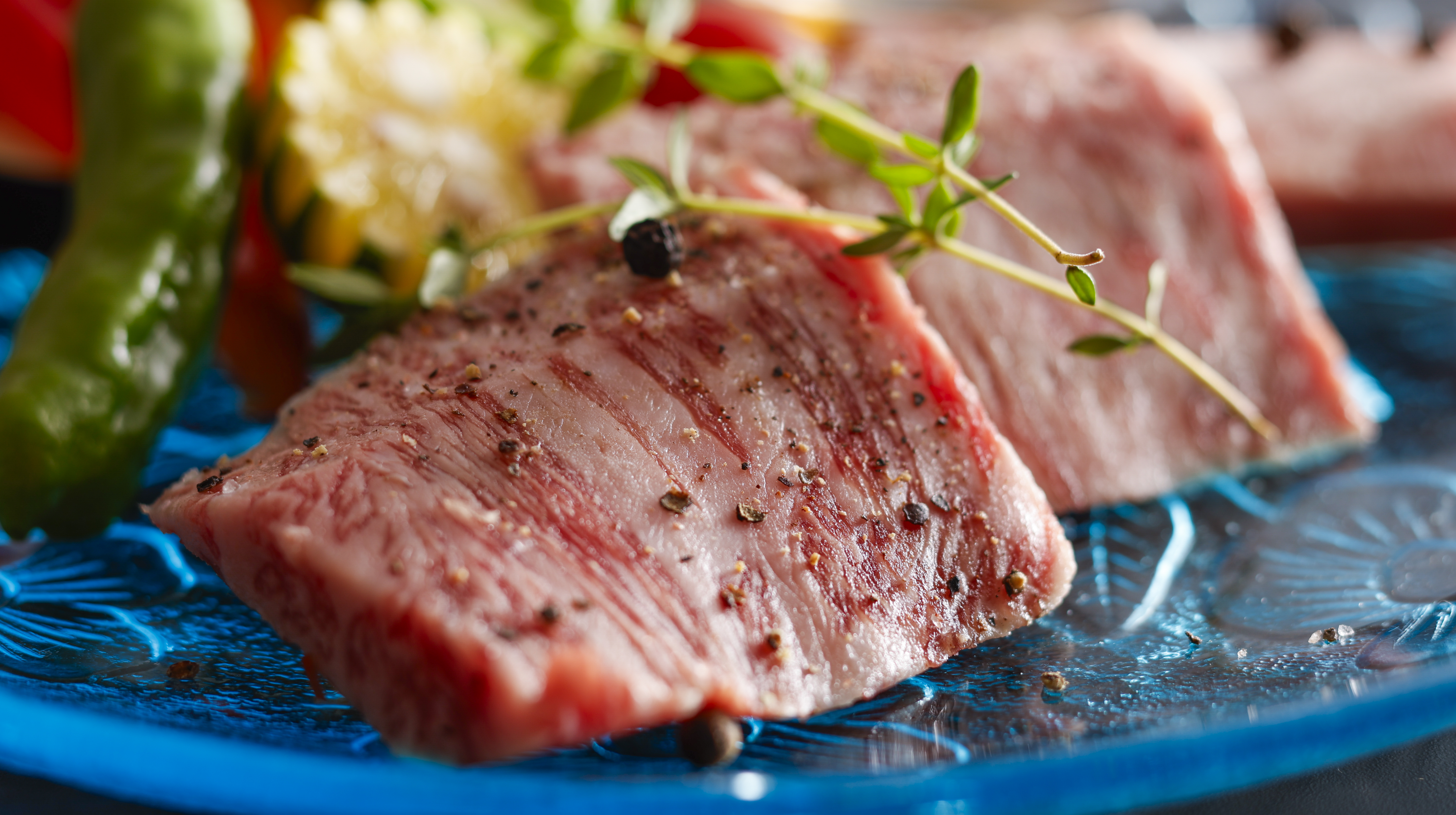 3REDステーキ盛付