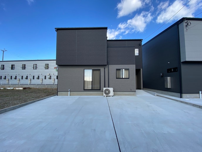 駐車場　最大4台駐車可能