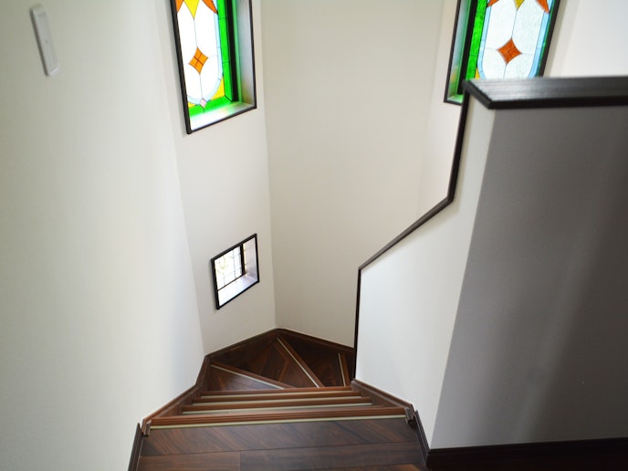 階段を上がったところ
