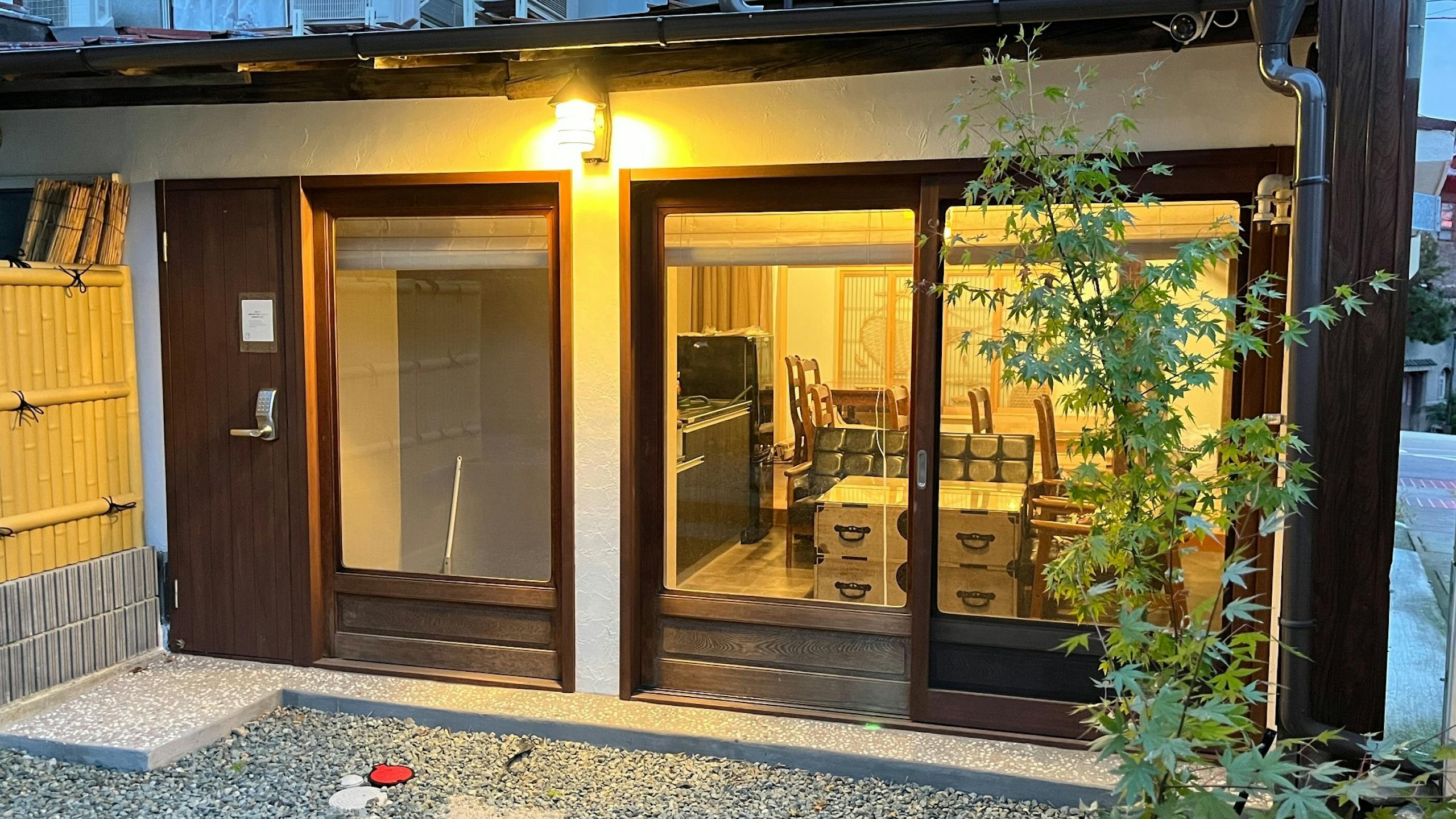 夜は照明が風情ある雰囲気を演出します。