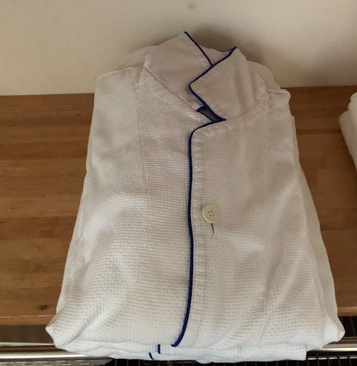 リクエストでこちらのガウンタイプに変更できます