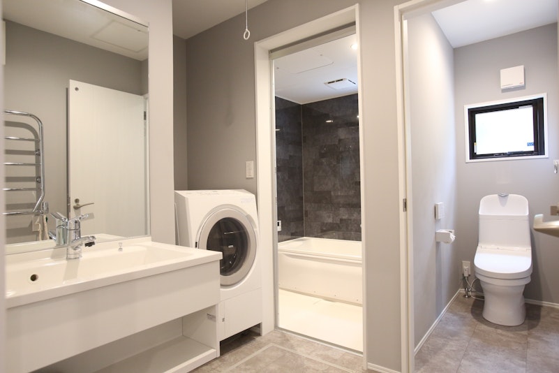 Vanity/Laundry space