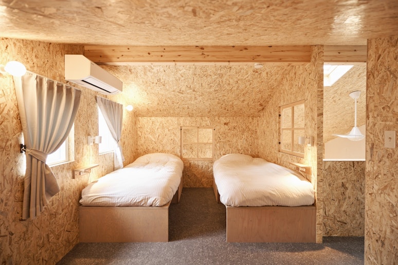 2階シングルベット4台。