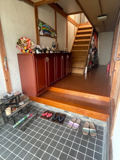 玄関　下駄、草履をご用意しております