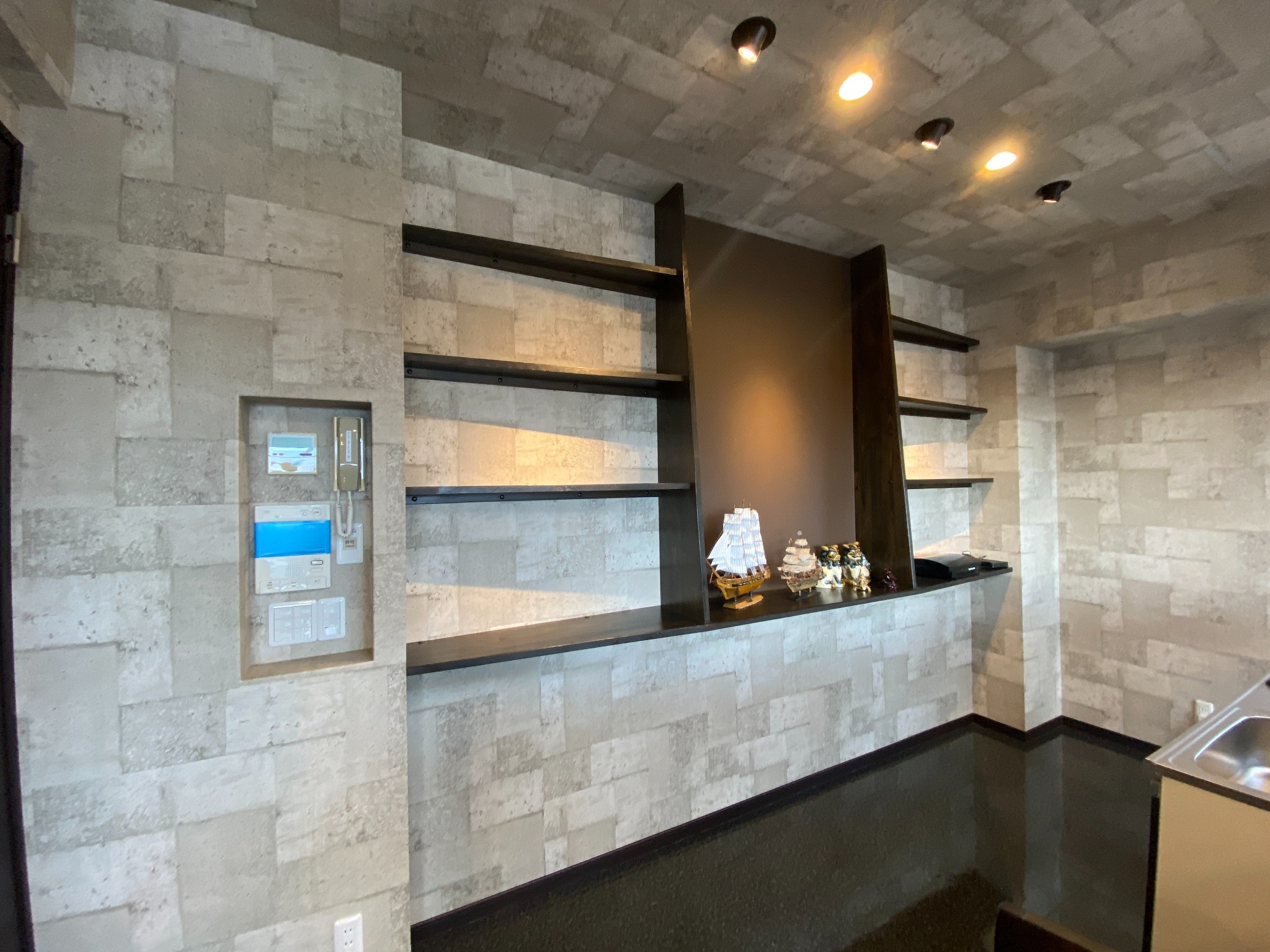 BARカウンター付き。カップルや仲間でお酒をお楽しみください。