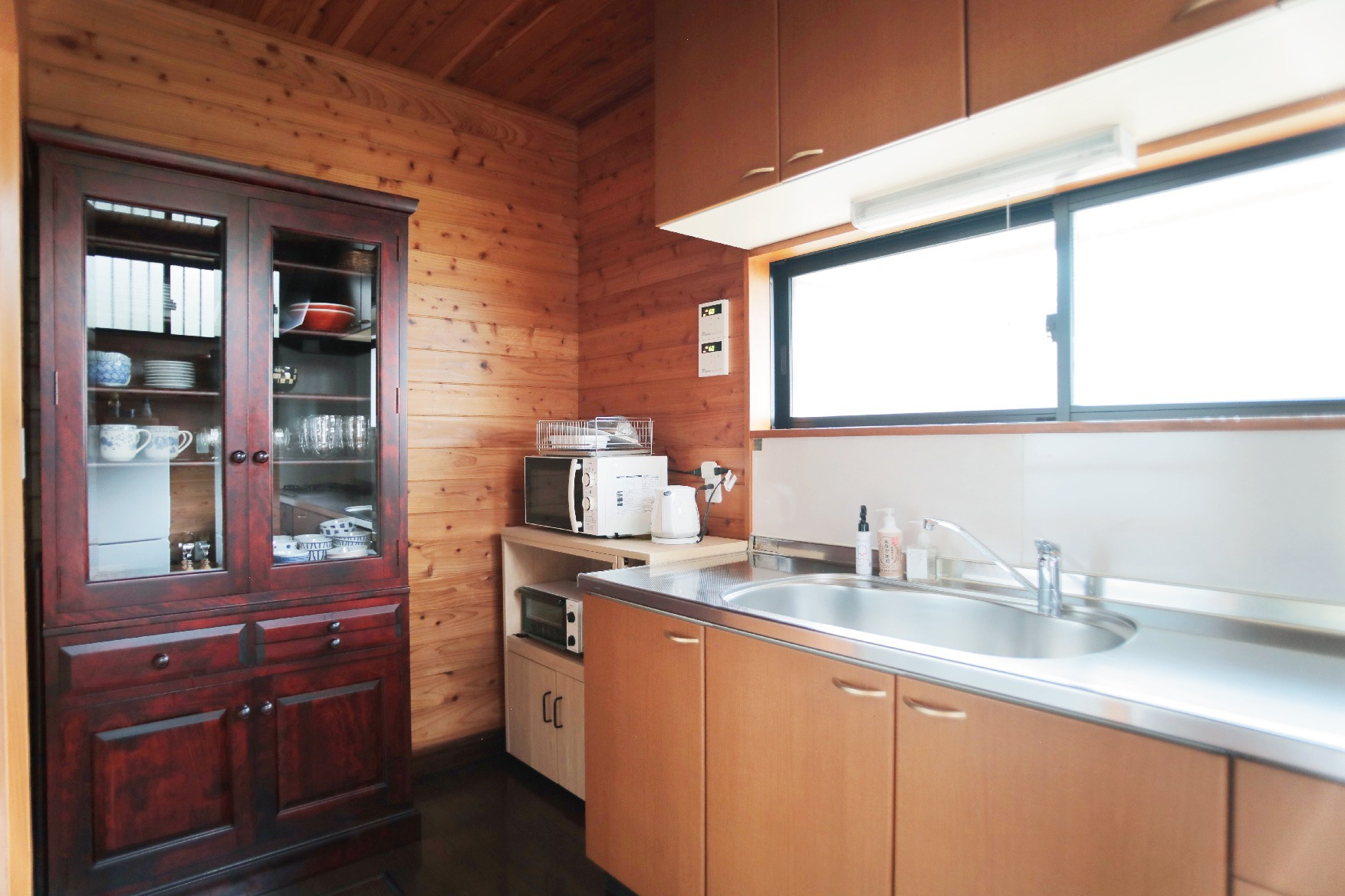 コンロ、冷蔵庫、電子レンジ、炊飯器、調理器具完備