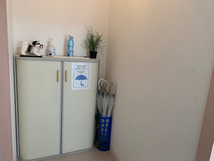 部屋の玄関です。傘やカッパも使って下さい