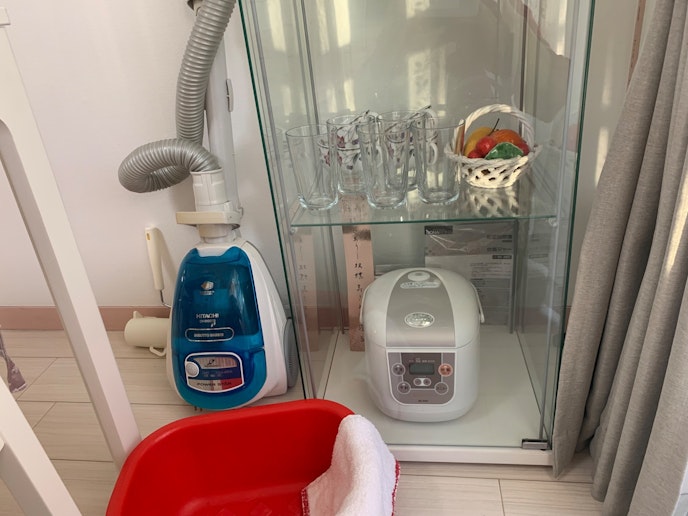 炊飯器やコップ、お皿、掃除機、雑巾等生活に困らないと思います。