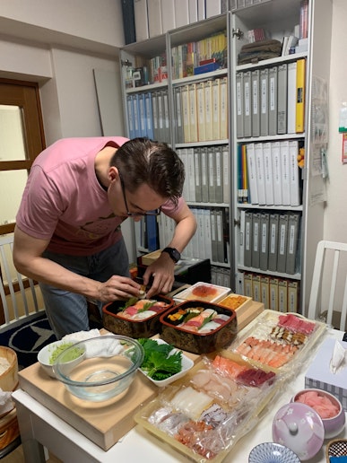 ゲスト様がプロ並に寿司作りに挑戦