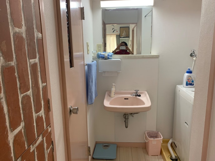 洗面所の下にヘルスメーターが有ります