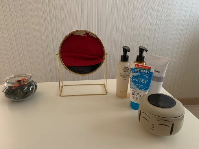 化粧水、乳液、綿棒、コットン