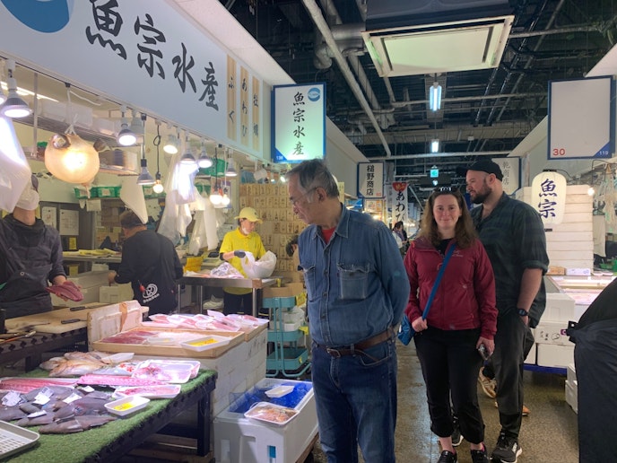 寿司ネタを仕入にゲスト様と魚市場へ