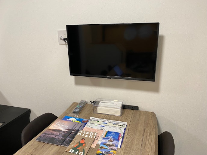 食事とTV鑑賞が可能な家具配置です。