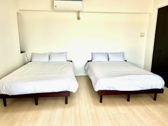 ダブルベッド&times;2