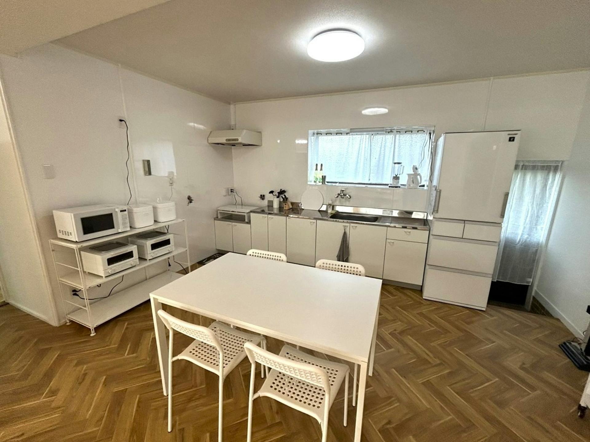 【キッチン】・冷蔵庫450ℓ　・IHクッキングヒーター　・炊飯器　・ホットプレート...