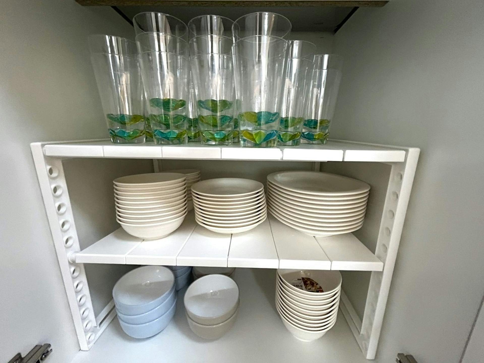 食器、グラスは30組あります