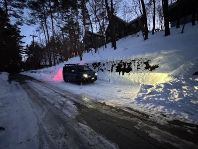 駐車場はミニバン2台止められる大きさです