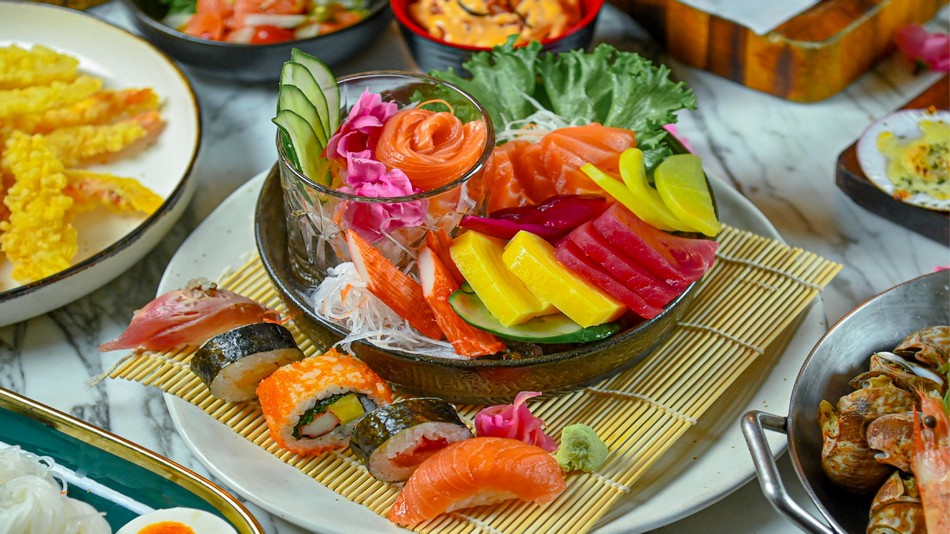 「ATELIER 」レストラン・シーフードブッフェ　場所：2階　営業時間：金・土曜日18時―22時半