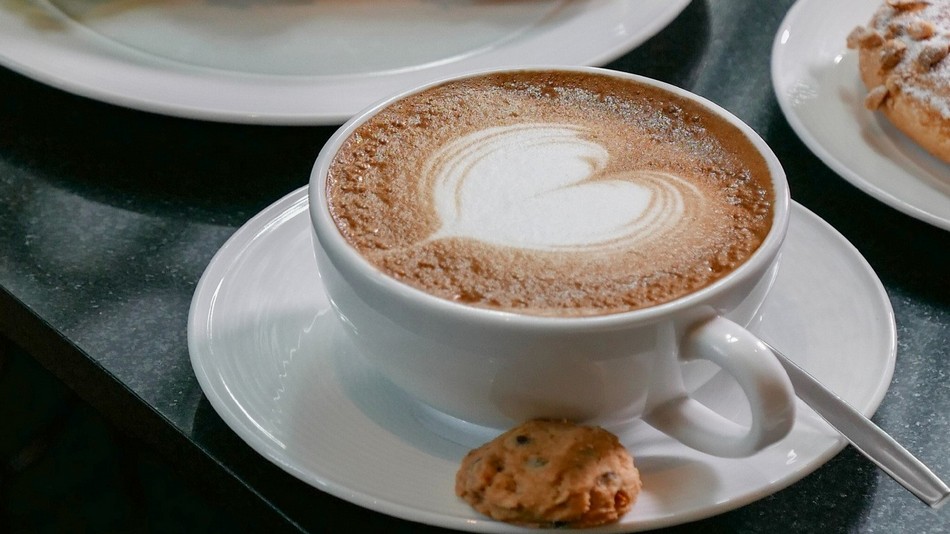 「Flourworx」カフェ＆軽食　営業時間：月&ndash;日曜日 午前7時‐午後22時