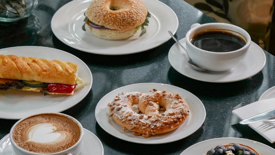 「Flourworx」カフェ＆軽食　営業時間：月&ndash;日曜日 午前7時‐午後22時