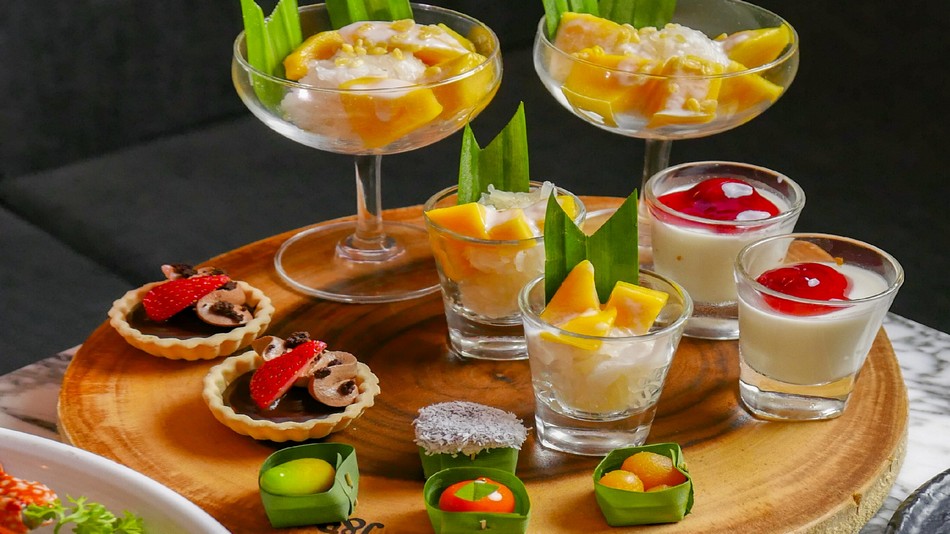 「ATELIER 」レストラン・シーフードブッフェ　場所：2階　営業時間：金・土曜日18時―22時半