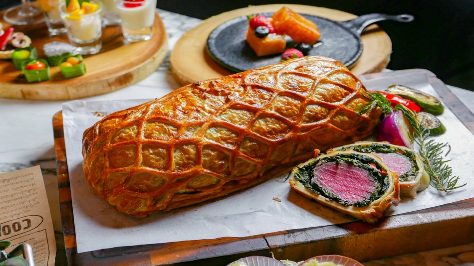 「ATELIER 」レストラン・シーフードブッフェ　場所：2階　営業時間：金・土曜日18時―22時半