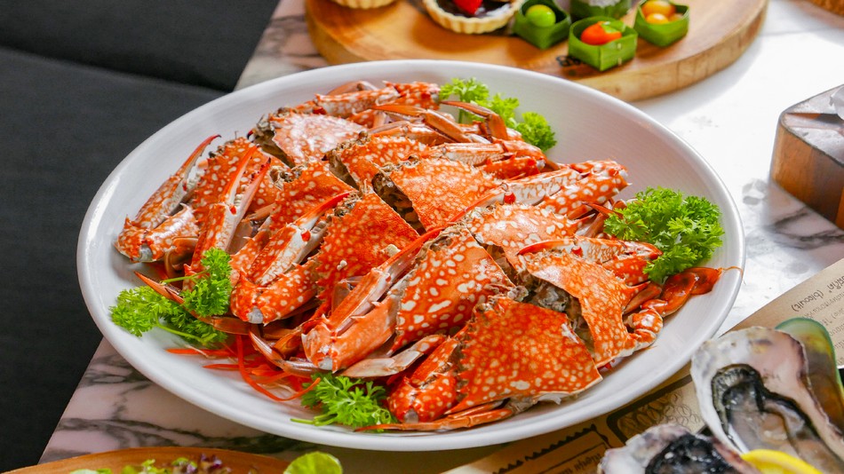 「ATELIER 」レストラン・シーフードブッフェ　場所：2階　営業時間：金・土曜日18時―22時半