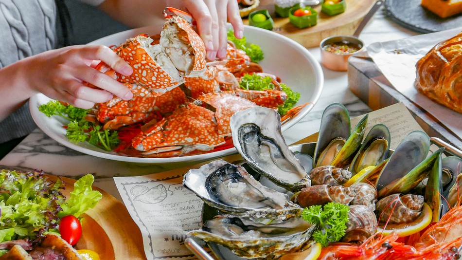 「ATELIER 」レストラン・シーフードブッフェ　場所：2階　営業時間：金・土曜日18時―22時半