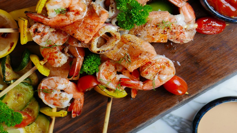 「ATELIER 」レストラン・シーフードブッフェ　場所：2階　営業時間：金・土曜日18時―22時半