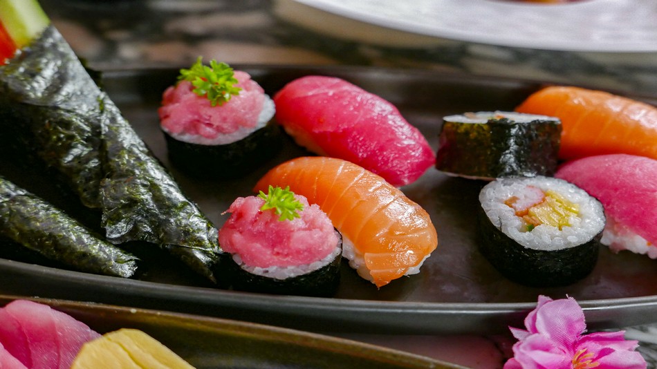 「ATELIER 」レストラン・シーフードブッフェ　場所：2階　営業時間：金・土曜日18時―22時半