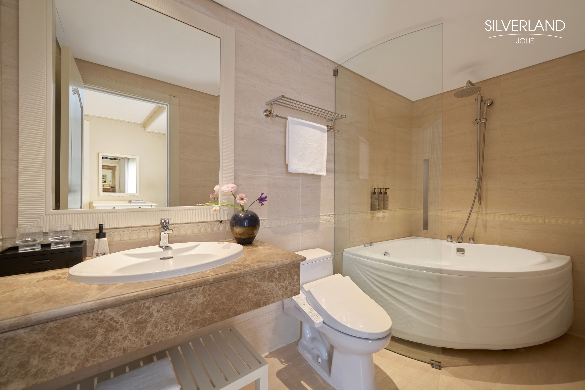 ジュニアスイート