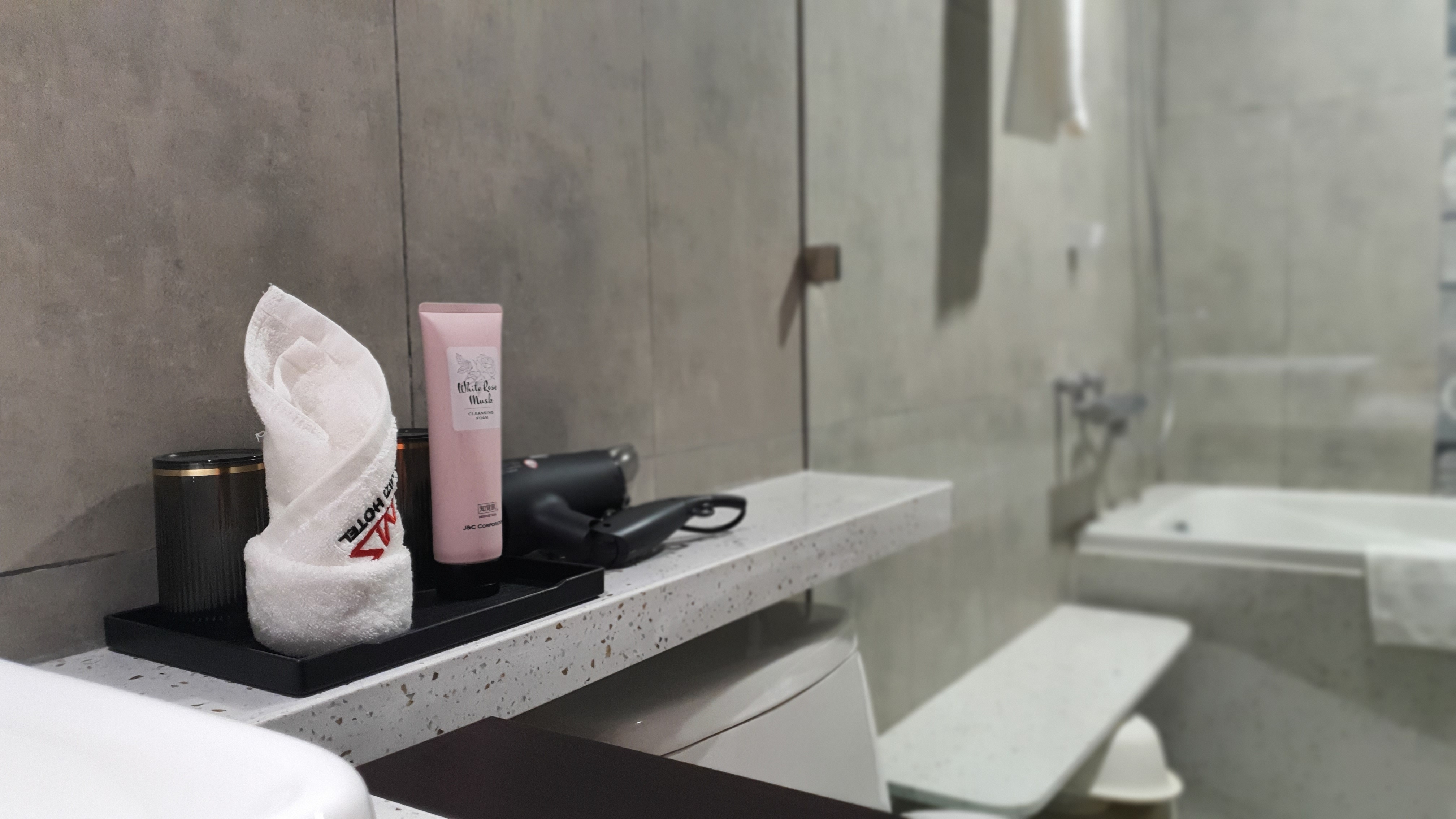 スイートルームのバスルーム