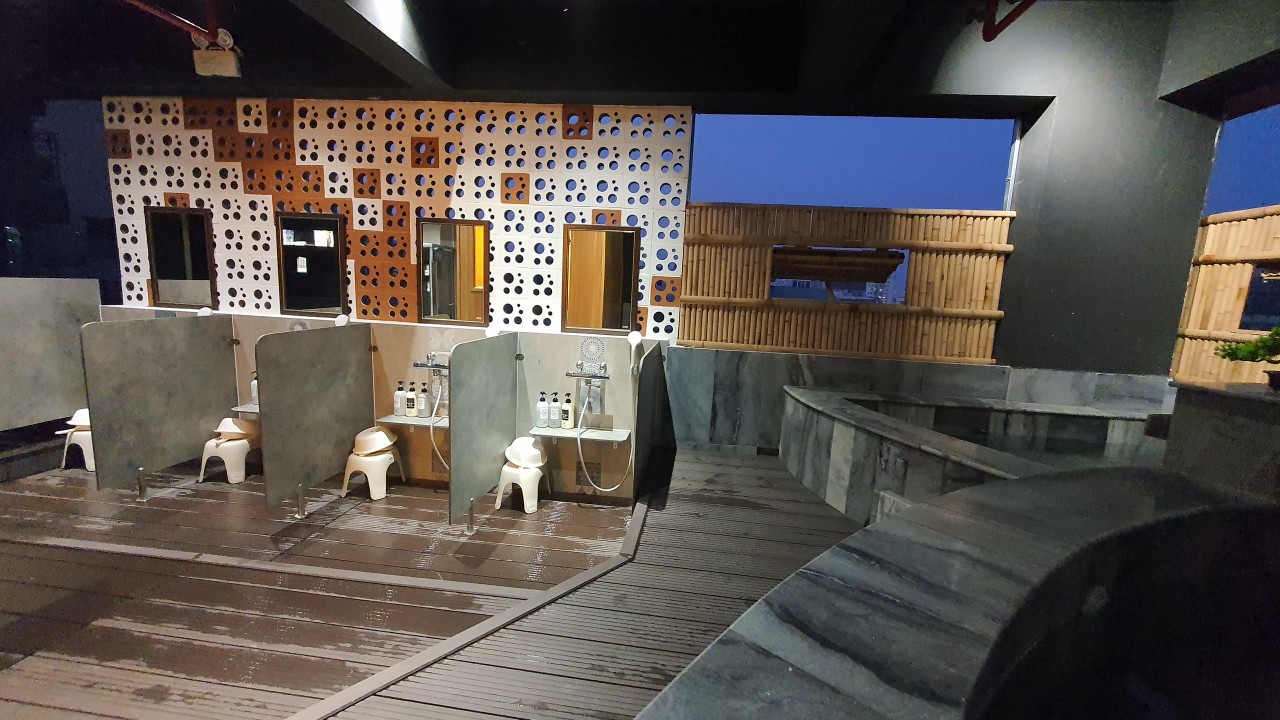 男性専用の大浴場（露天風呂）