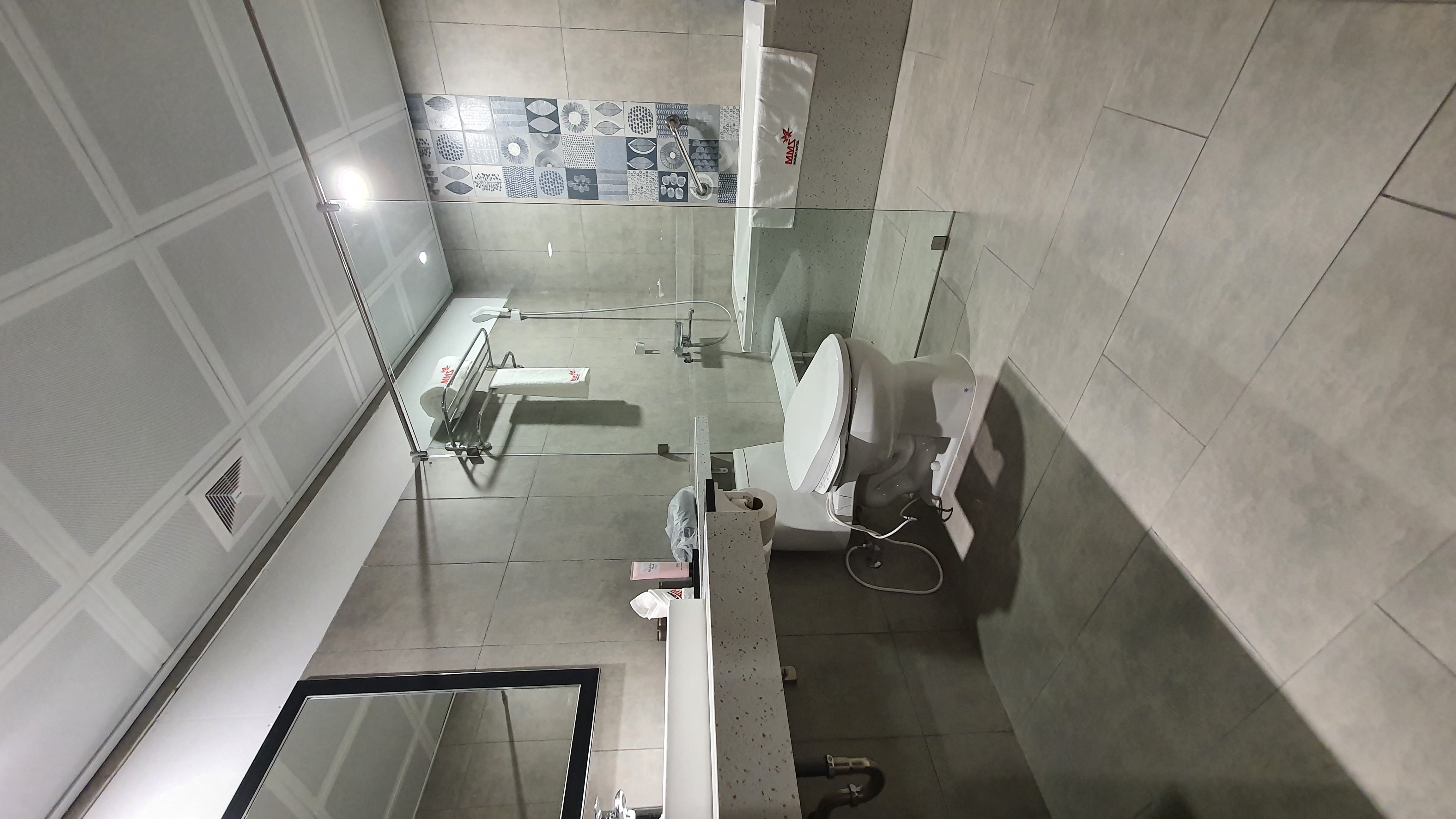 スイートルームのバスルーム