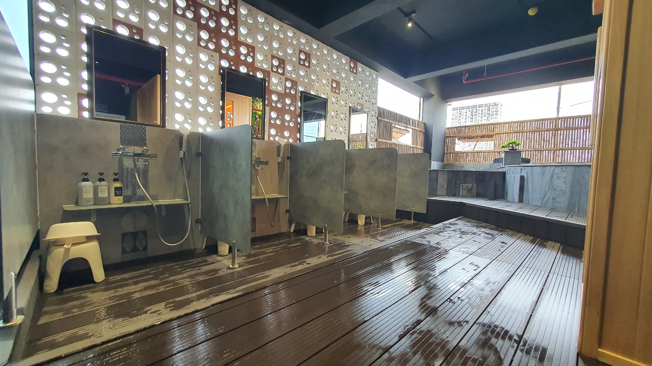 男性専用の大浴場（露天風呂）