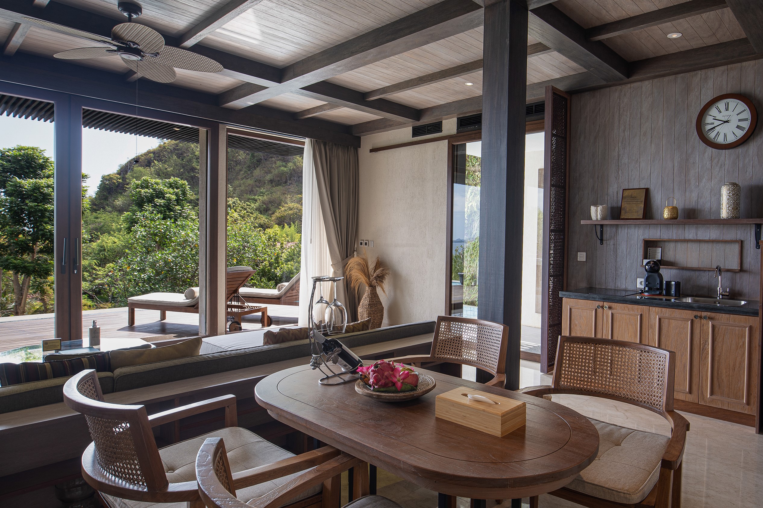 ハンギング 　プール　レジデンス　－例