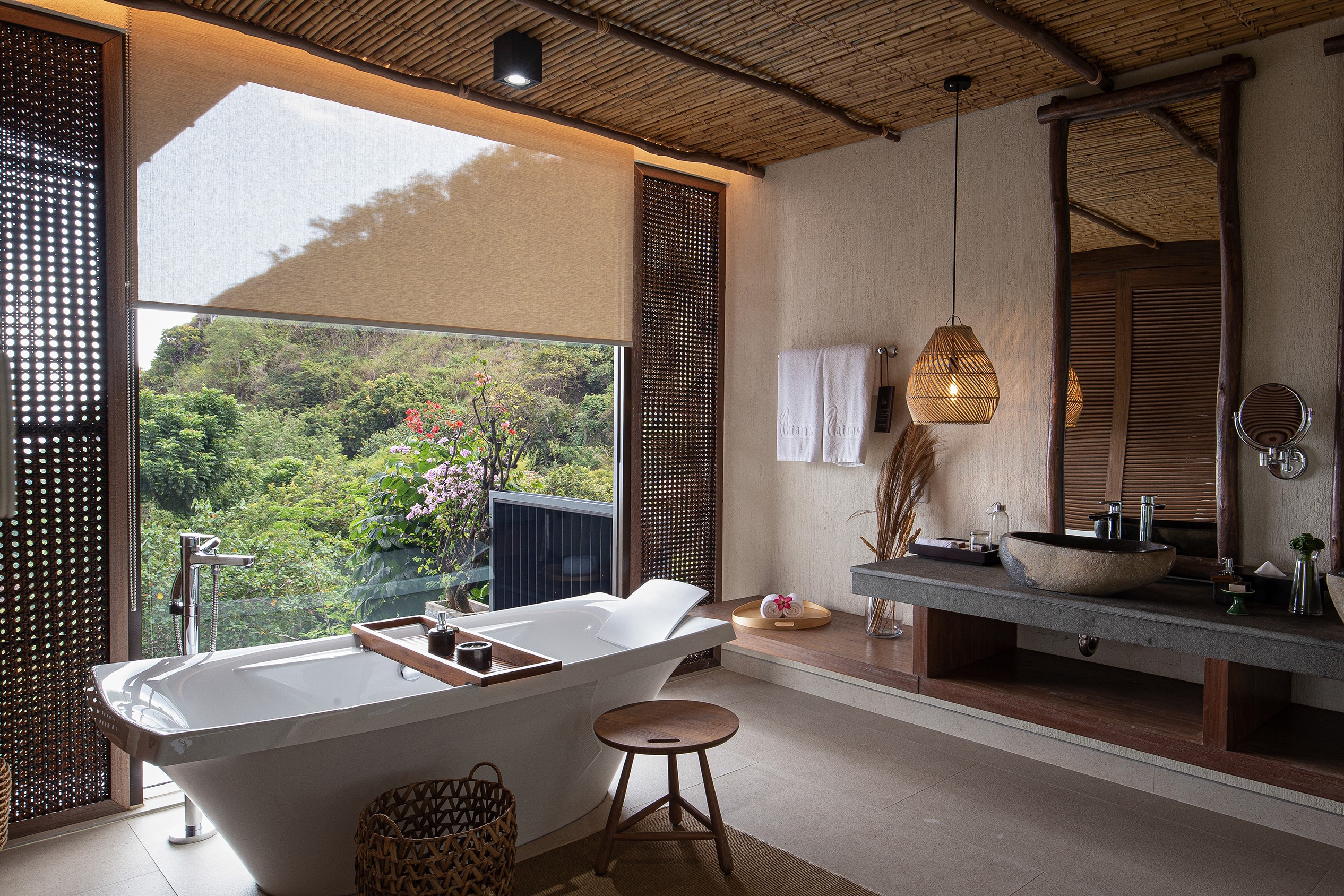 ハンギング 　プール　レジデンス　－例