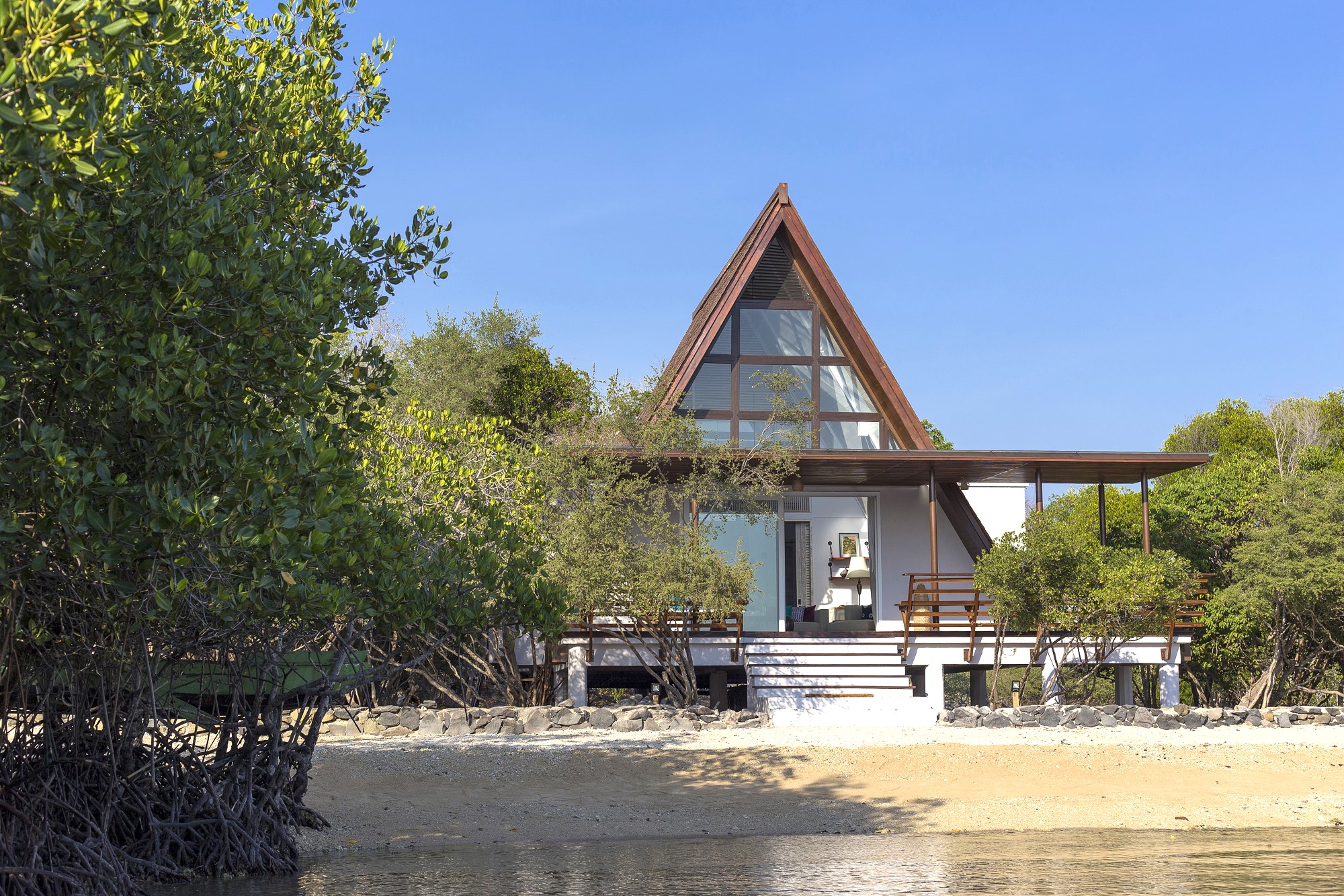 オーシャン　フロント　マングローブ　ヴィラ　－例