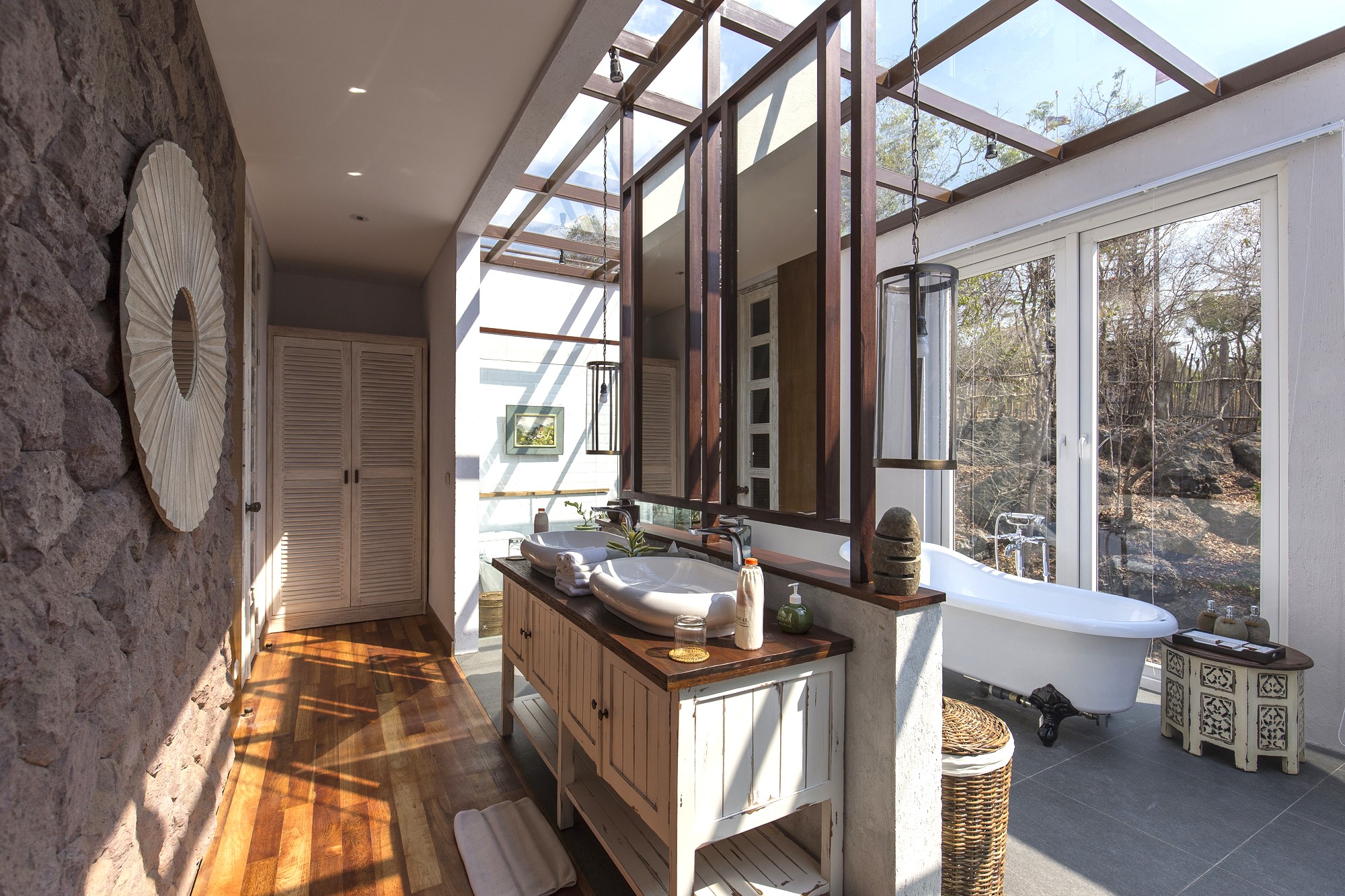 オーシャン　フロント　マングローブ　ヴィラ　－例