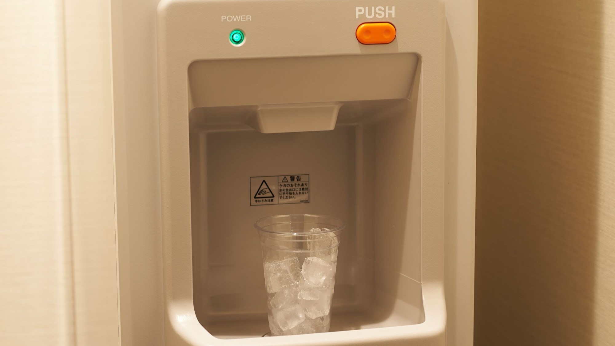 製氷機（２F）新鮮な氷を製造する製氷機をご用意しております。