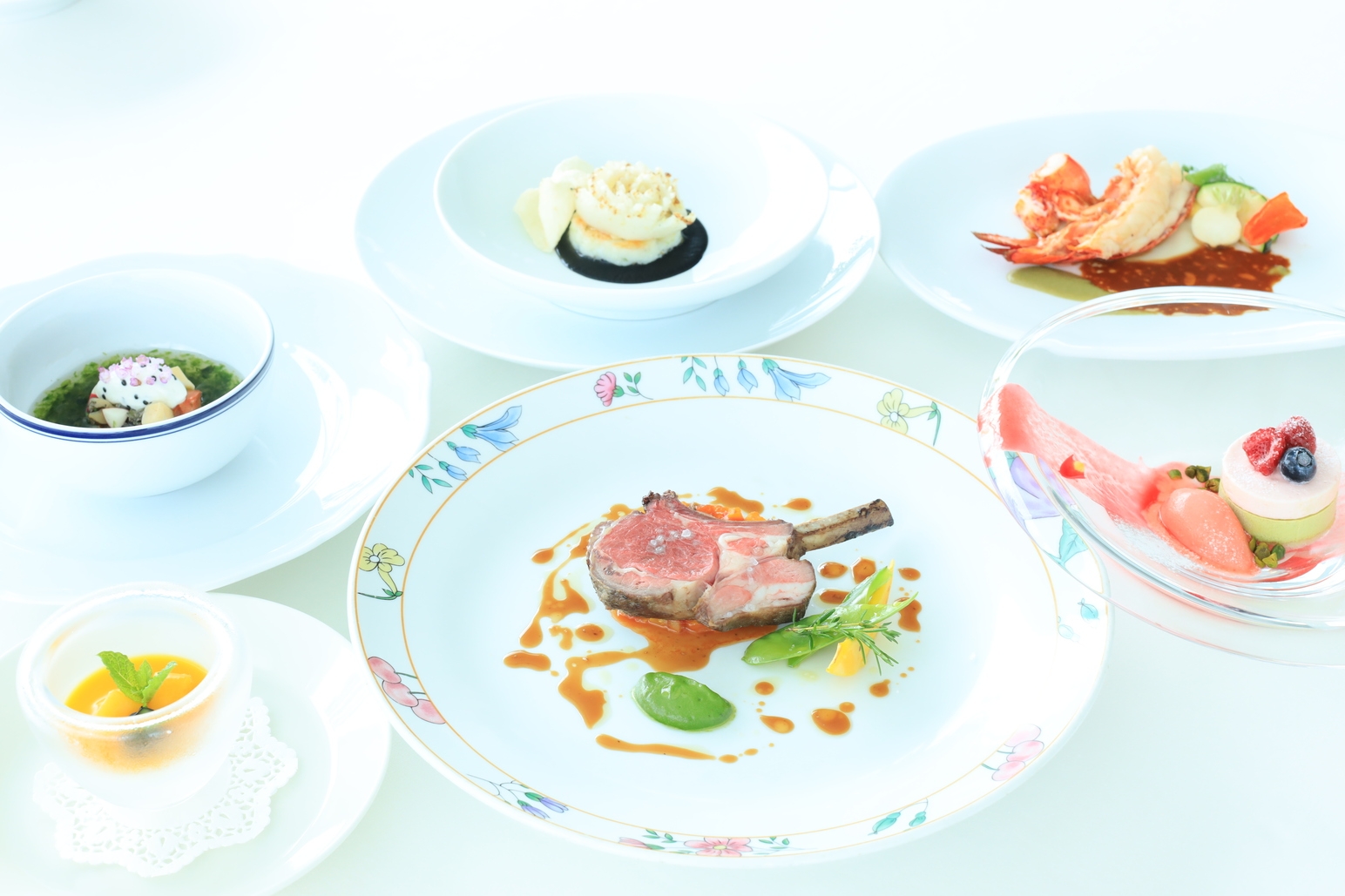【オールインクルーシブ】アート・オーベルジュ夏メニュー ＜ 夕朝食・ミニバー・送迎等付き ＞
