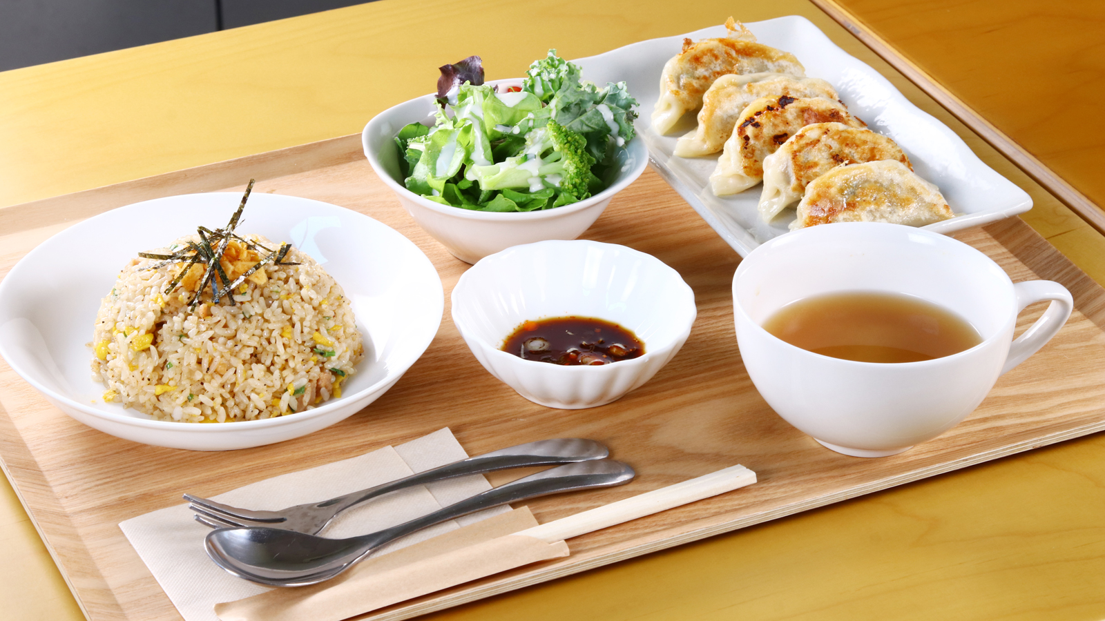 【食事メニュー一例】-餃子定食-*