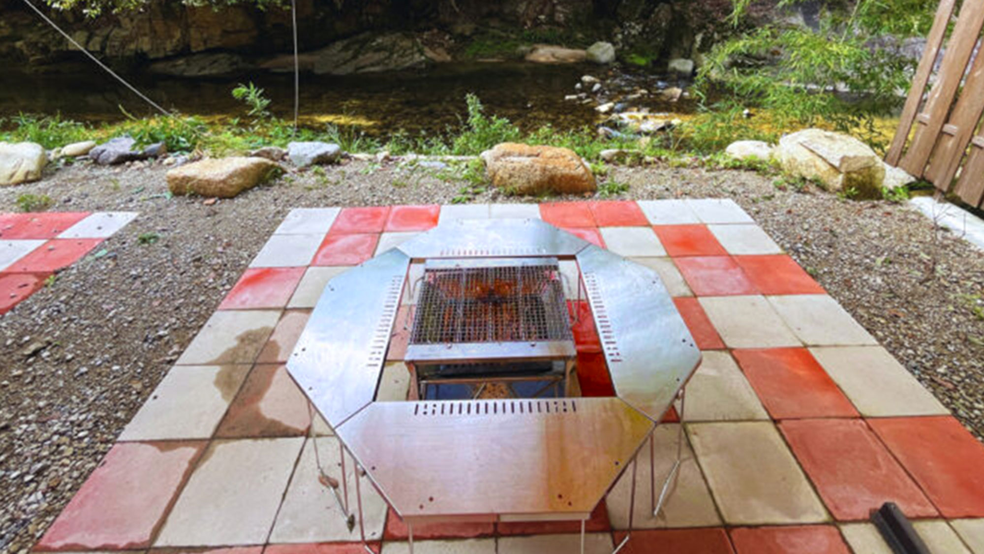 ・【BBQスペース】川辺のマイナスイオンに癒されながら、自然の中でBBQをお楽しみください