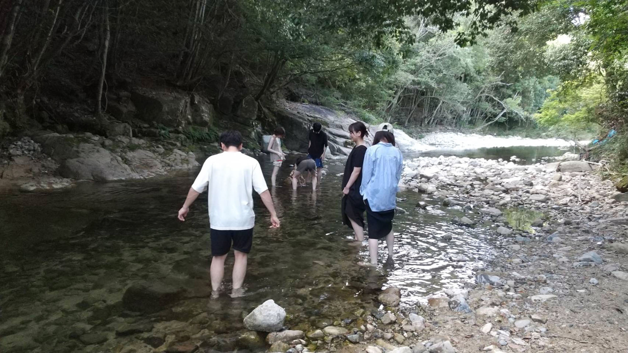 ・【周辺・川】暑い夏といえば川遊び。自然に親しみ、冷たい川の水で涼みましょう