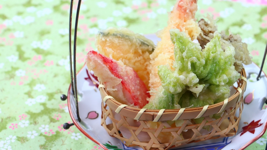 #手仕込み板前料理＿山菜や自家栽培野菜など天ぷらにも旬の食材を。