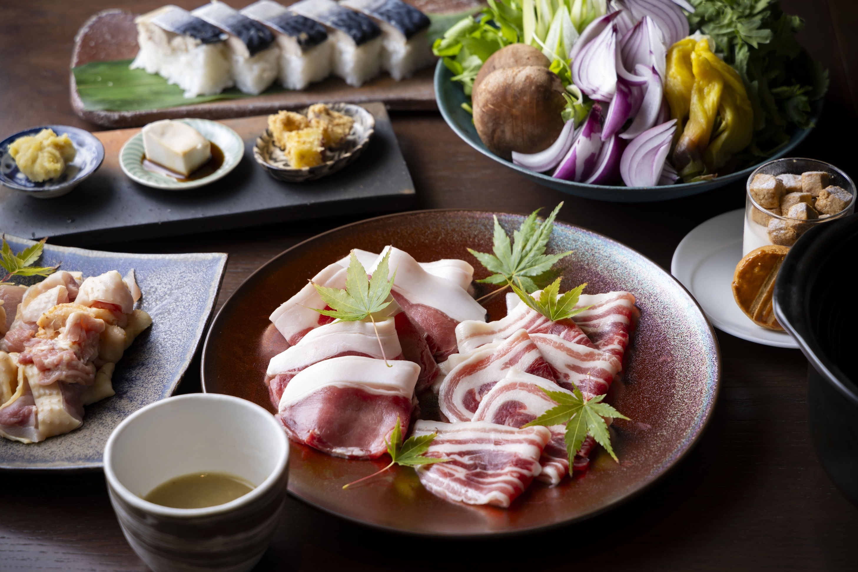 【朝食夕食付き】2ツ星シェフプロデュース猪肉のしゃぶしゃぶと地元鯖寿司・スイーツの丹波篠山ディナー