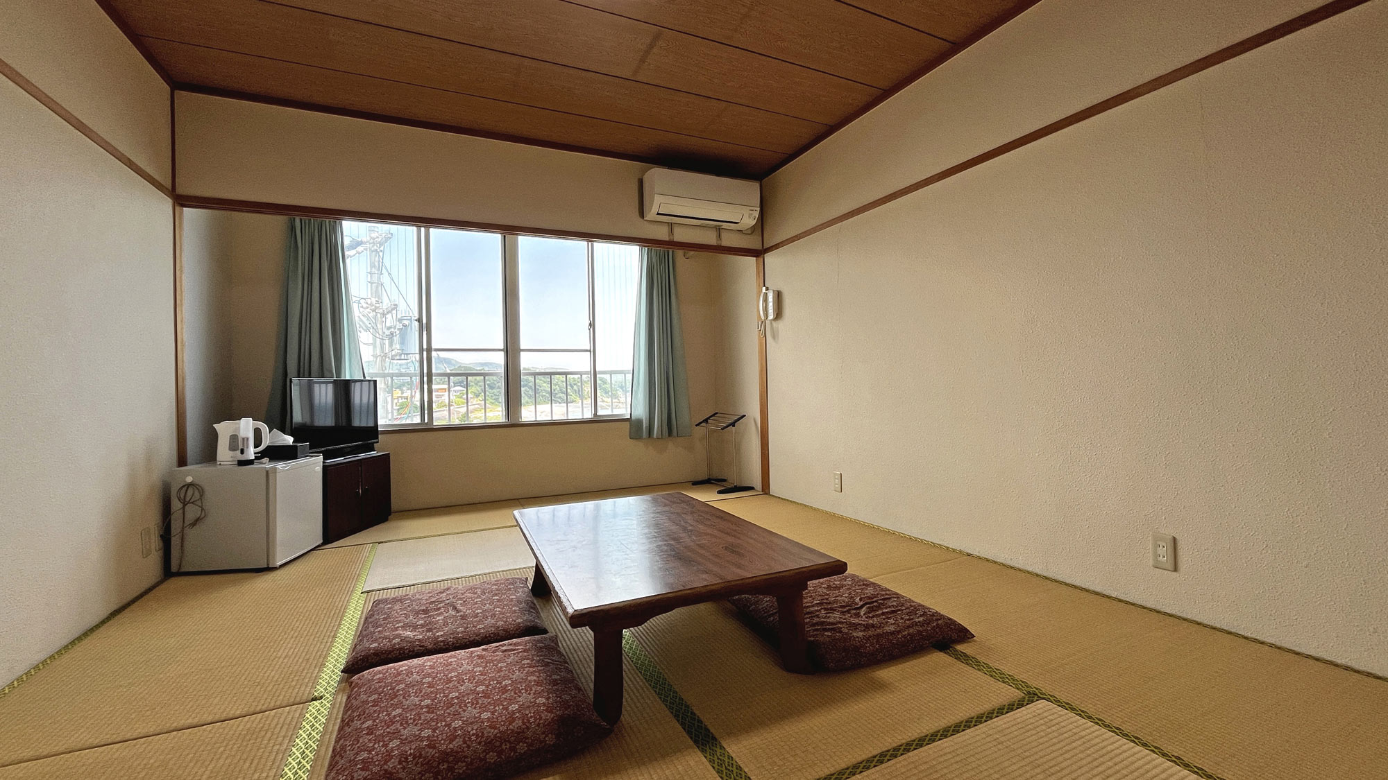 客室_和室10畳のお部屋。温水洗浄トイレ洗面付*