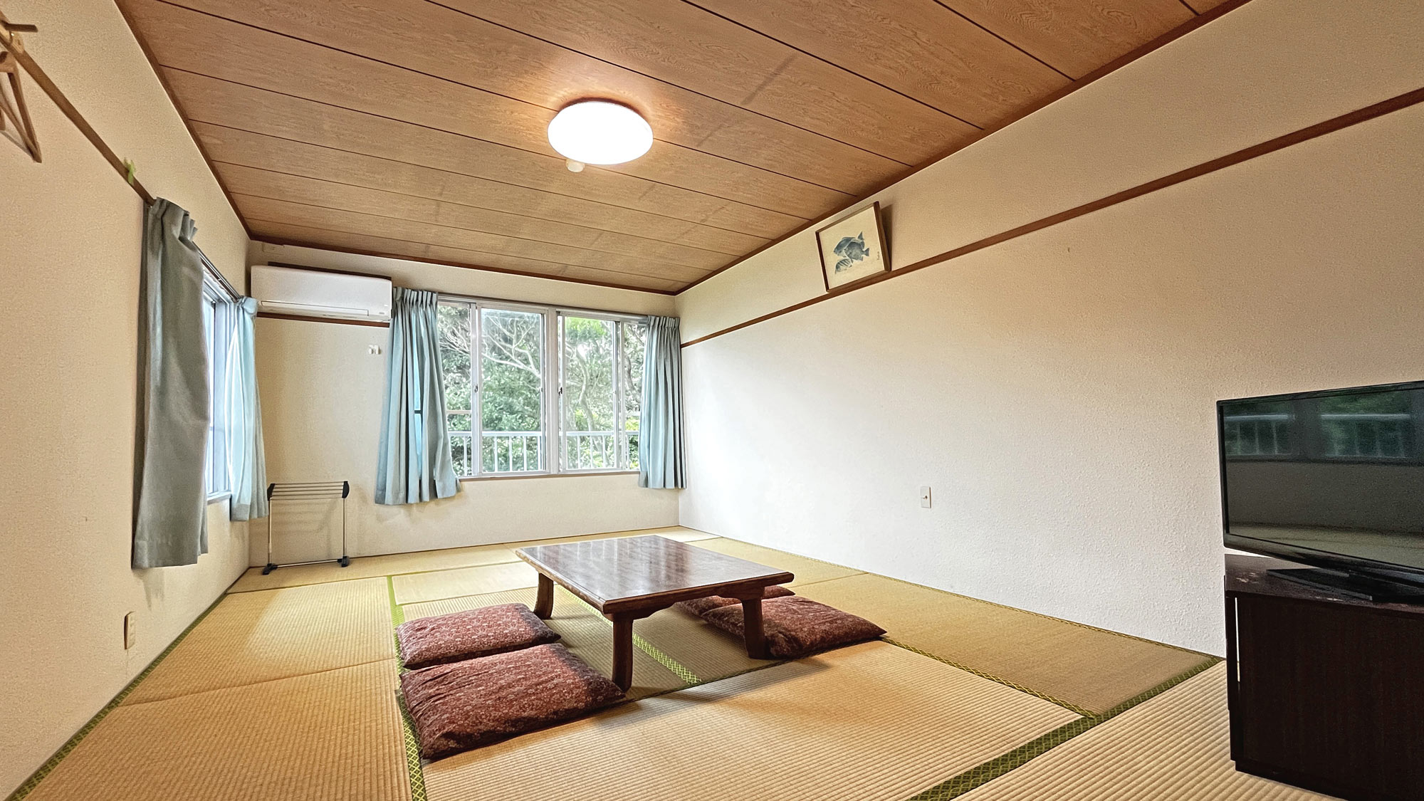 客室_和室12畳のお部屋。広々とお使いいただけます*