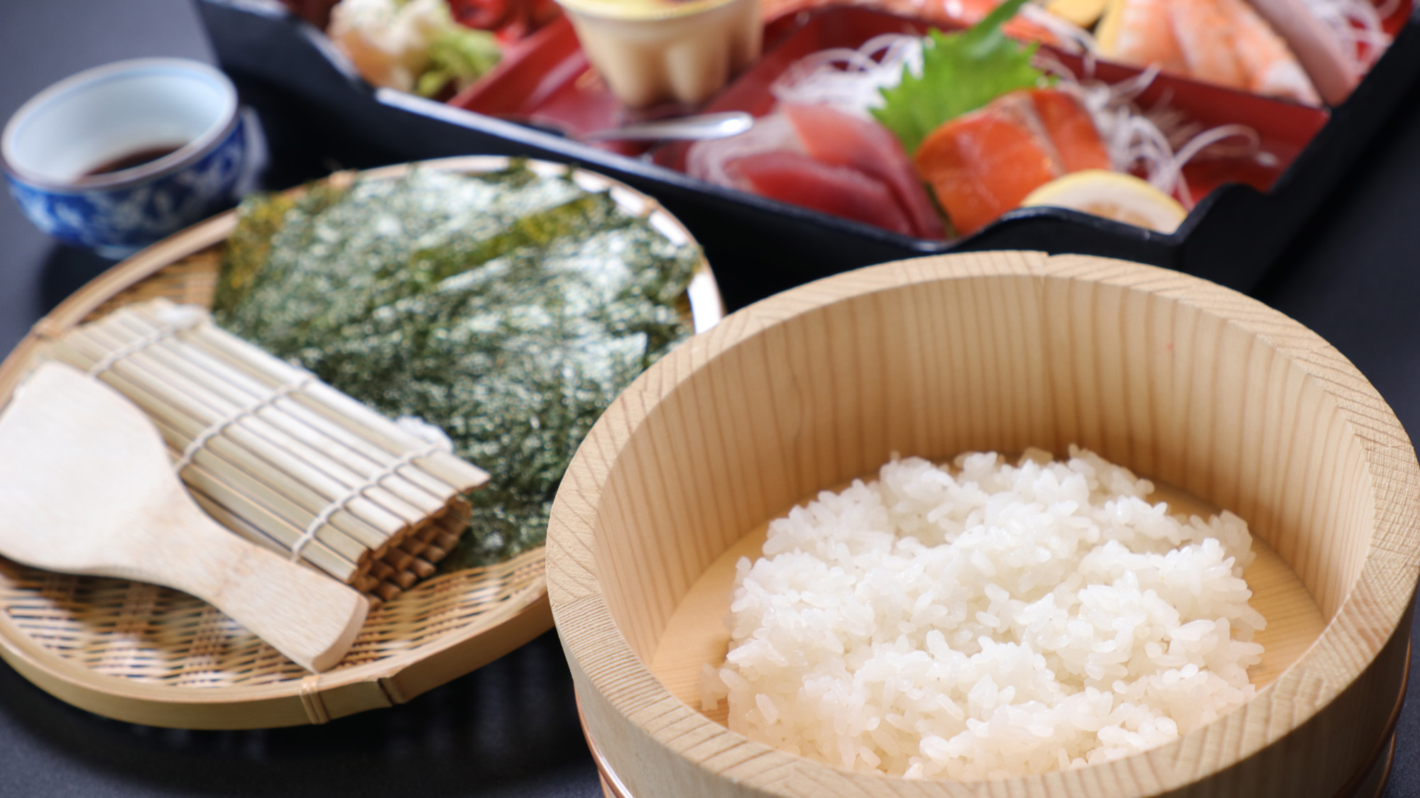 料理_夕食_お子様手巻き御膳はふっくらご飯とパリッとした海苔が自慢 *